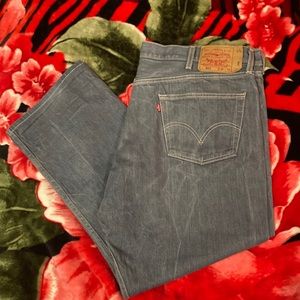 Light wash Levi 501’s